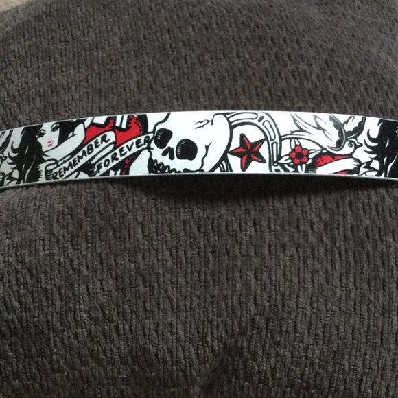 Accessories - NWOT M 34”-38” Leather skull heart belt